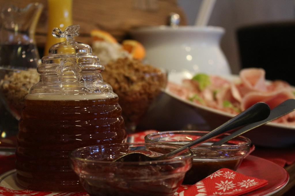 Hotel Restaurant L'Escale เวอร์บิเอร์ ภายนอก รูปภาพ